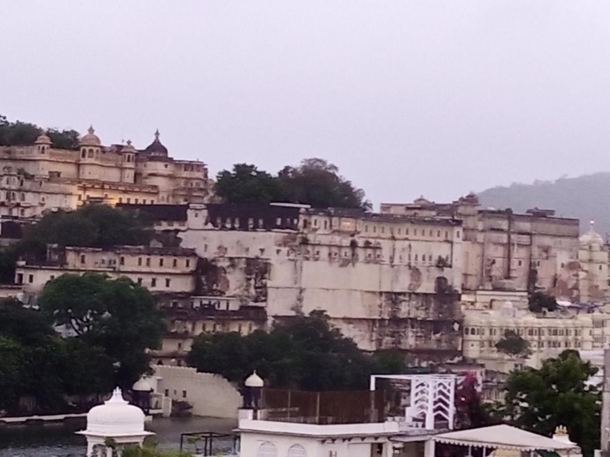 The Royal Lake View Villa Udaipur Exteriör bild